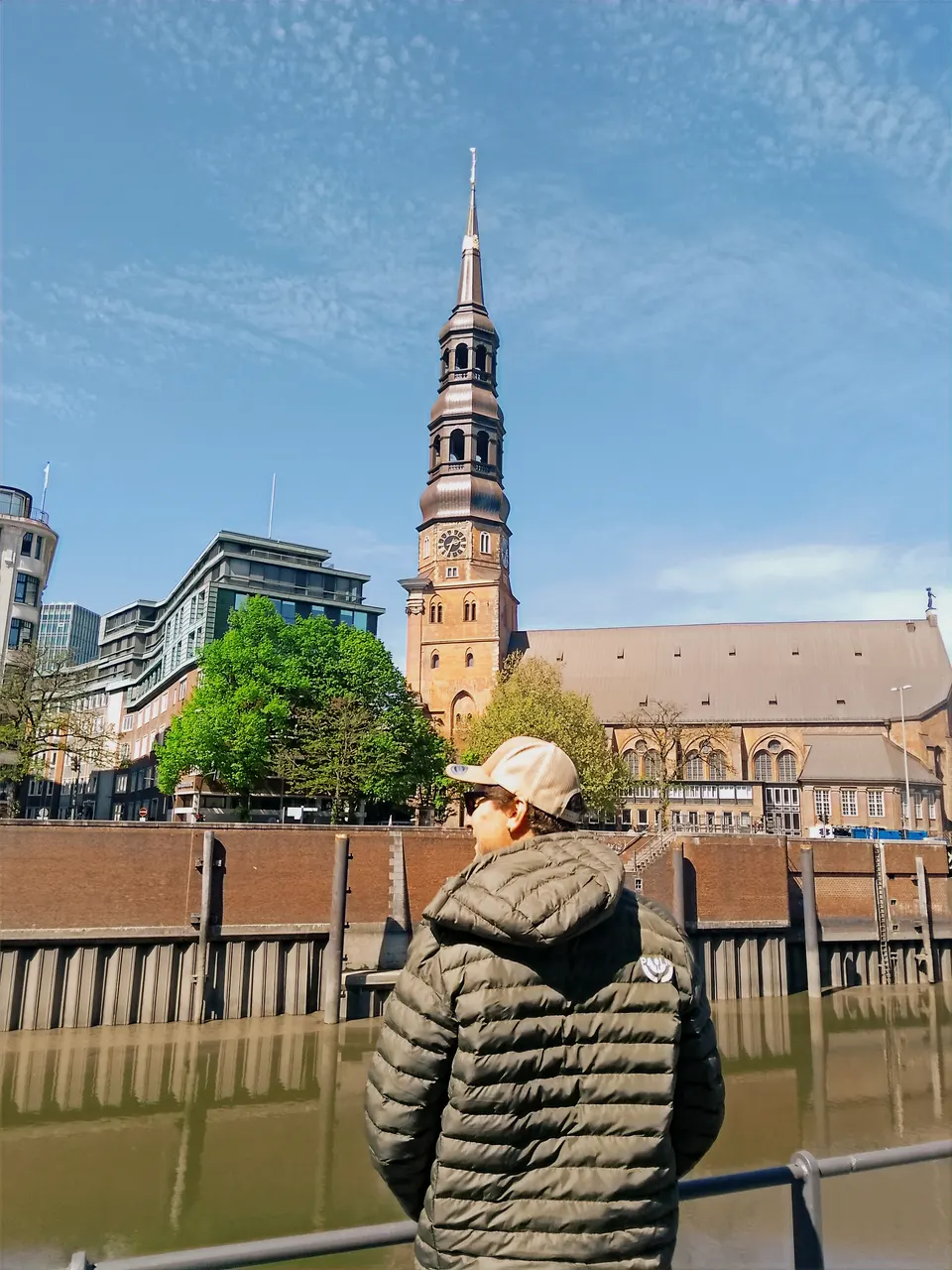 Pailm Jacke, getragen am Hafen